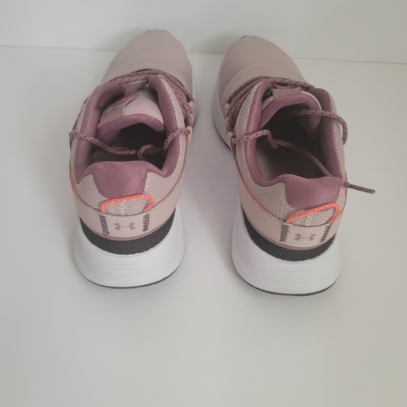 UNDEE ARMOUR WOMEN'S CHARGED BREATHE LACE SNEAKER - Picture 6 of 8